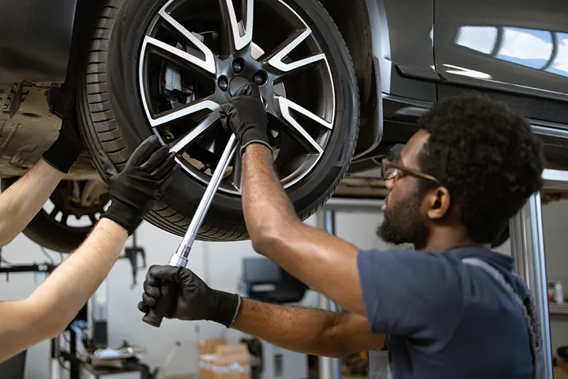 Un savoir-faire complet, de l'importation à la maintenance, pour offrir aux automobilistes des solutions fiables et performantes.