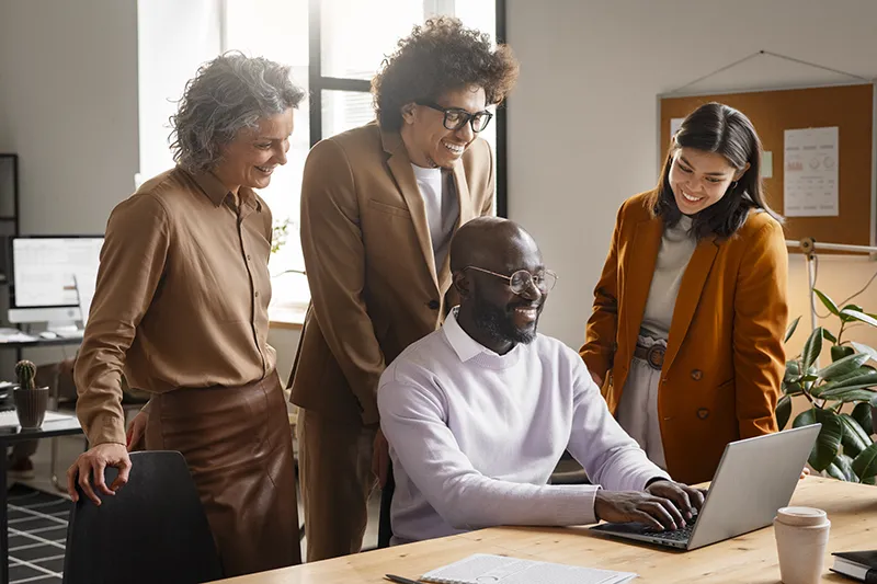 Nos collaboratuers sont au centre de nos projets, et entretiennent des relations durables, ainsi qu'un environnement respectueux.